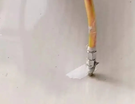 崇州瓷砖空鼓维修公司专业解答在瓷砖铺贴过程中，如果使用的砂料过粗（如全部使用了粗砂），可能会导致以下问题